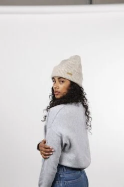 Barts Witzia Dames Muts - One Size - Lichtbruin -SkiKleding Winkel 800x1200 1