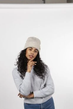 Barts Witzia Dames Muts - One Size - Lichtbruin -SkiKleding Winkel 800x1200